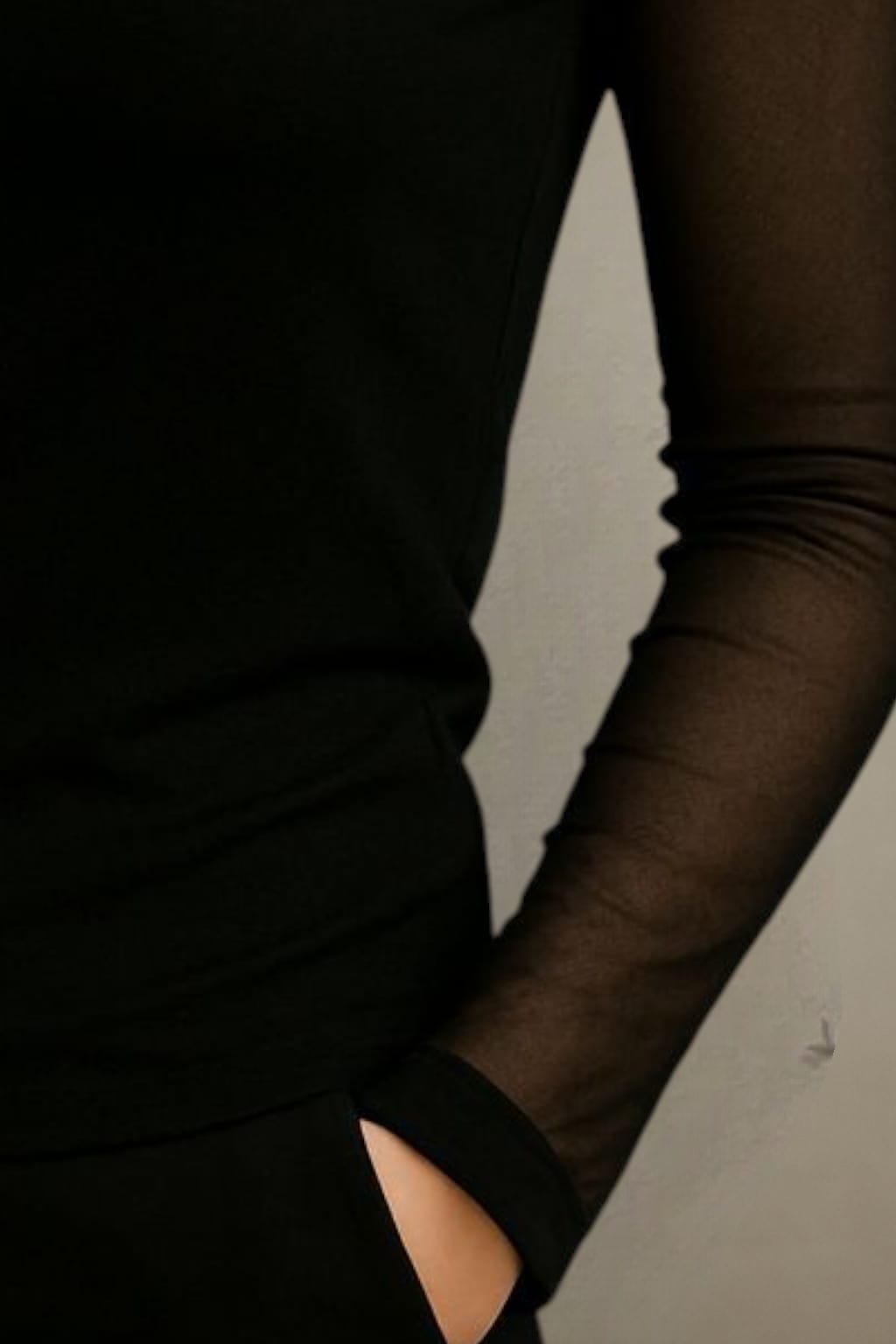 Blusa Segunda Pele Feminina – Tule Transparente com Gola Alta