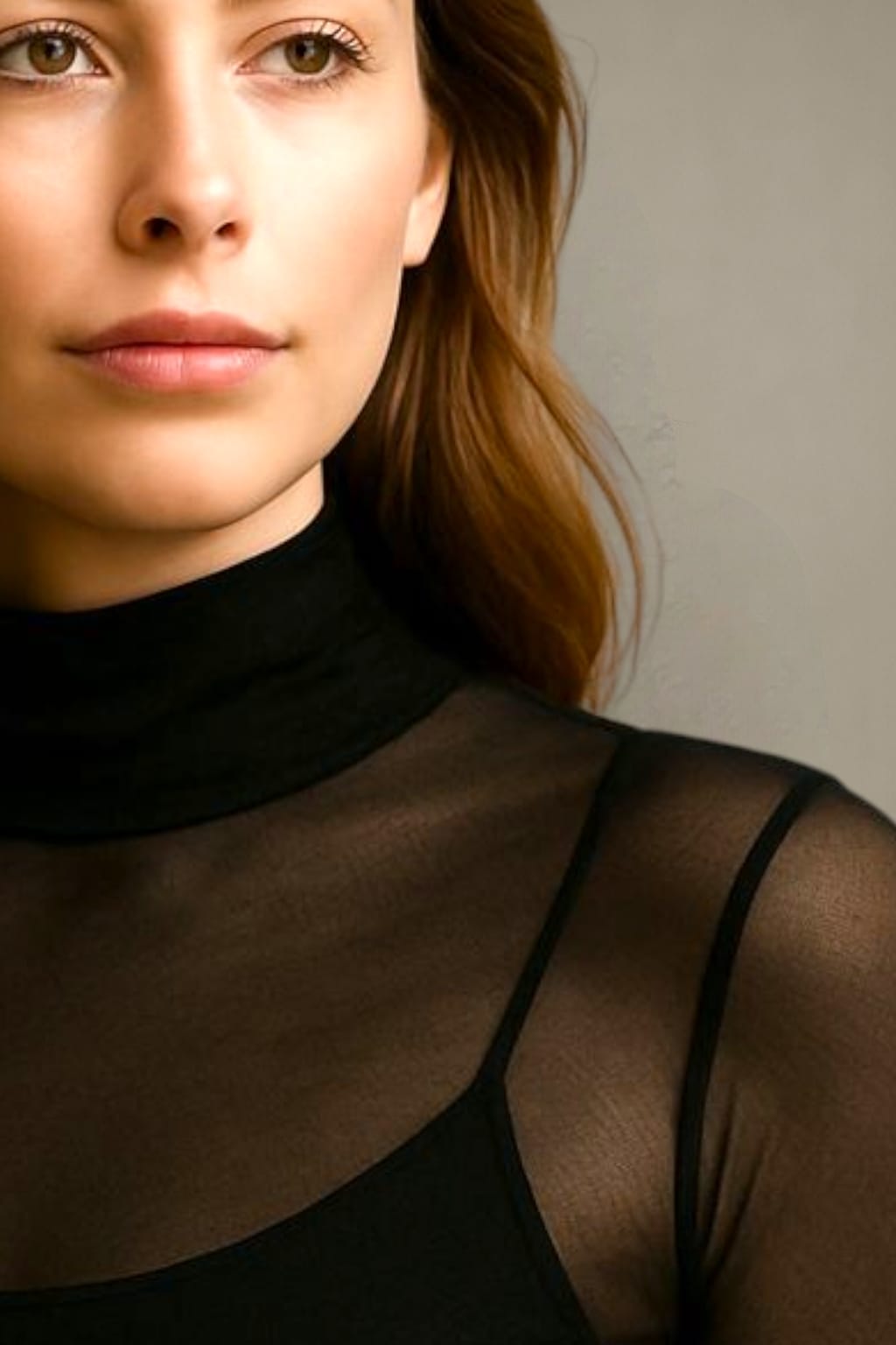 Blusa Segunda Pele Feminina – Tule Transparente com Gola Alta